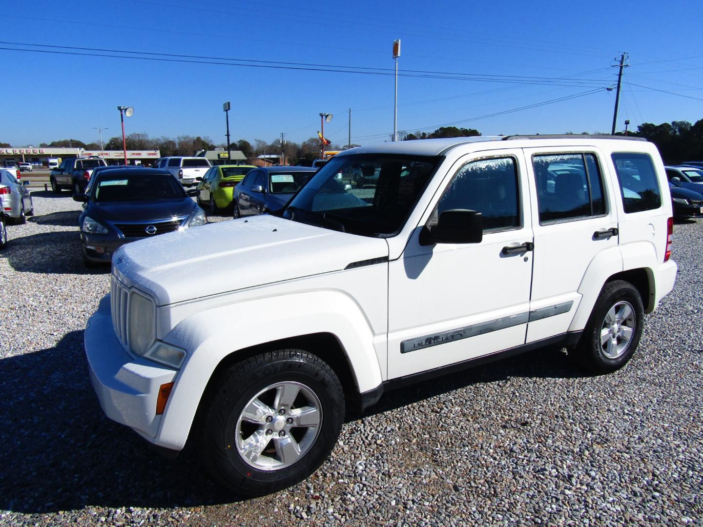 2010 WHITE Jeep Liberty Sport 2WD (1J4PP2GK3AW) with an 3.7L V6 SOHC 12V engine, Automatic transmission, located at 15016 S Hwy 231, Midland City, AL, 36350, (334) 983-3001, 31.306210, -85.495277 - Photo#2